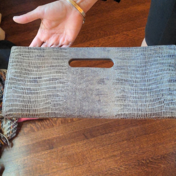 Michael Kors clutch with removable strap - Picture 6 of 12